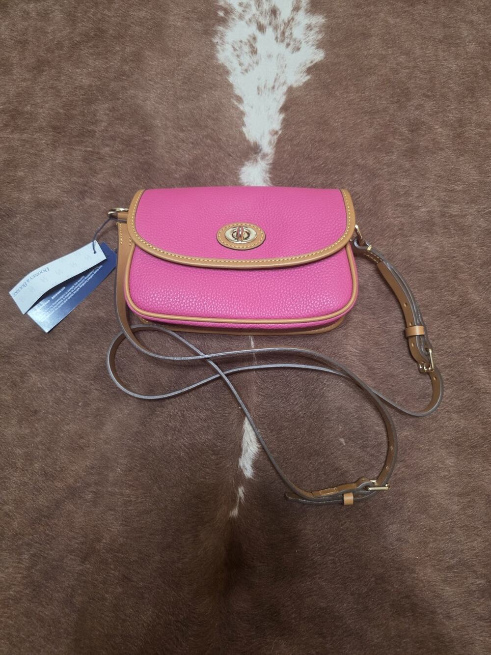 Dooney & Bourke Pebble Grain Turnlock Crossbody 22 in Fuchsia, new with tags